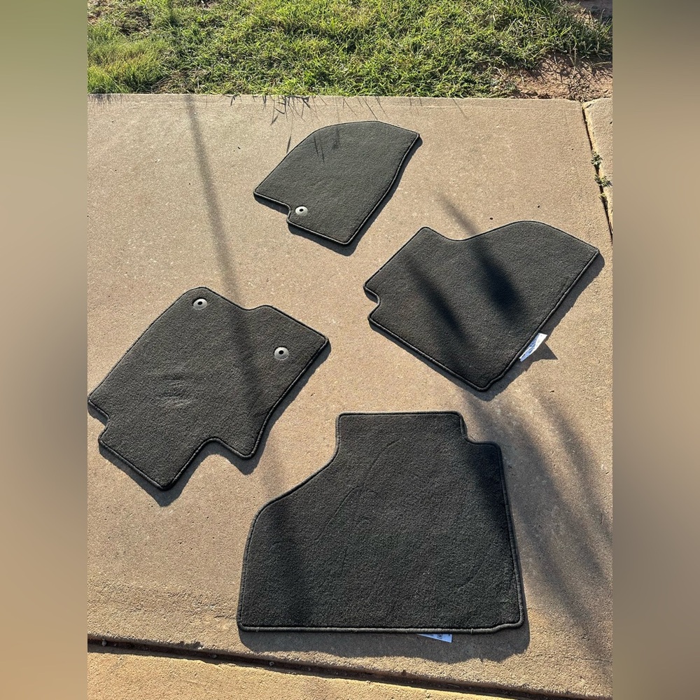 2025 Suburban factory carpet floor mats set